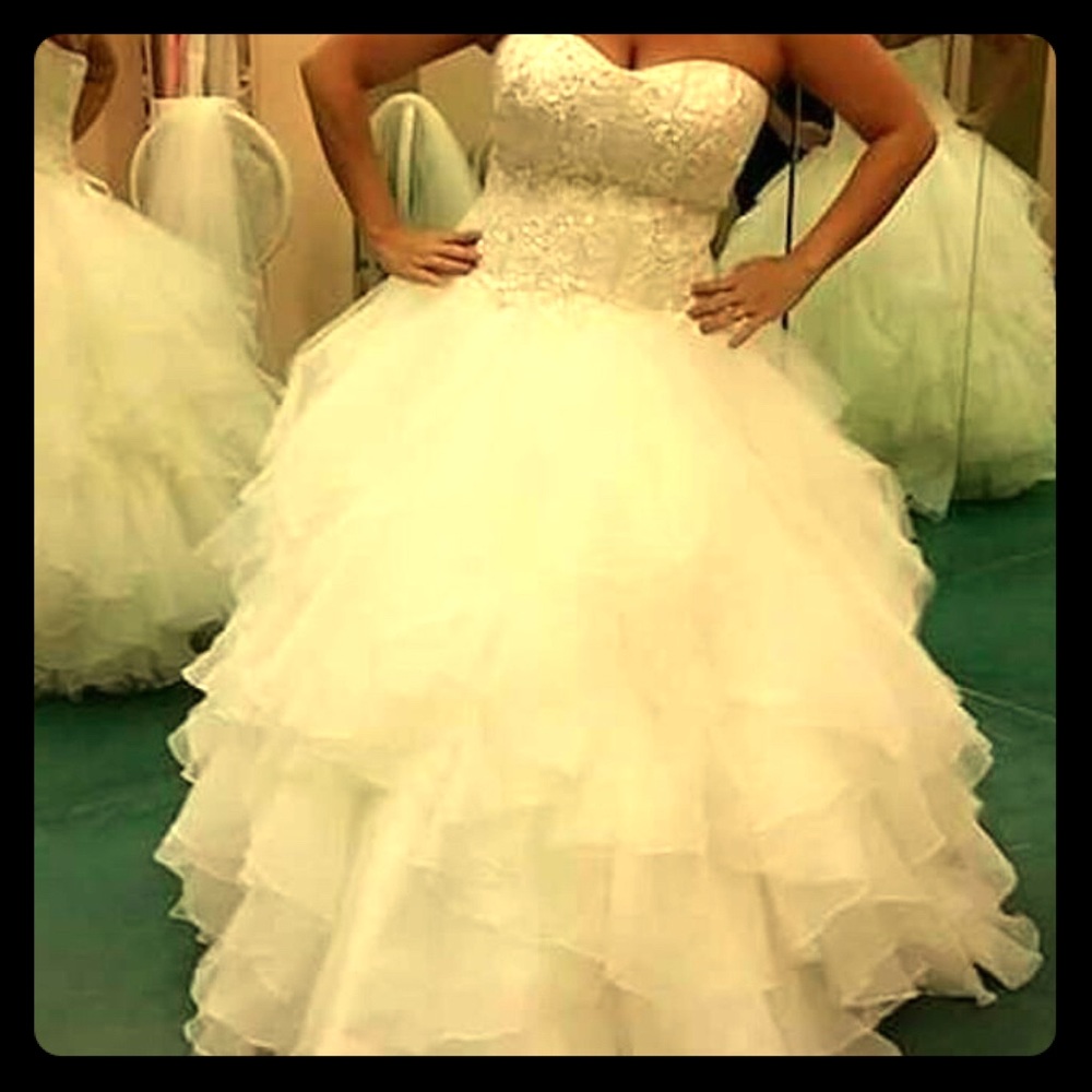Olga Cassini wedding gown